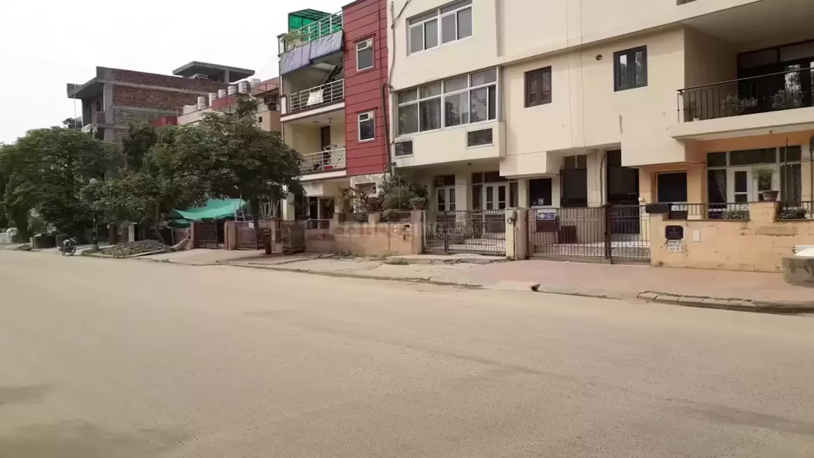 DLF Pink Town House